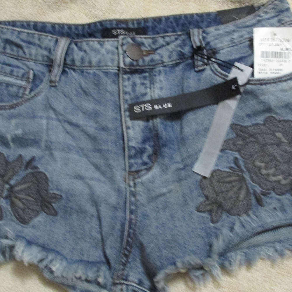 NWT STS BLUE, BUTTON-FLY FLORAL SHORTS, 28